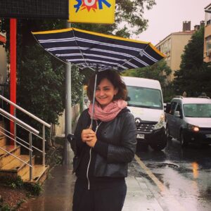 Devin Özgür Çınar Instagram - gençler şemsiyesiz çıkmayın lütfen. @yagmurdolkun