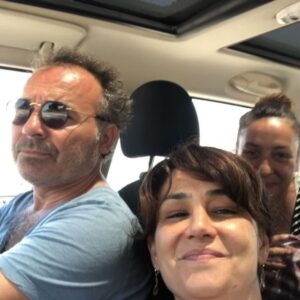 Devin Özgür Çınar Instagram - minik tatilimiz bitti.bu anlar  da burada kalsın bari . 🌸🌸🌷🌸🌷🌸🌷💐🌸🌸 @engingunaydn