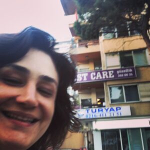 Devin Özgür Çınar Instagram - ay ben kimle karşılaştım? @meliksahtas #binnurkaya ❤️❤️❤️❤️#büyükusta