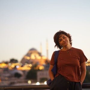 Devin Özgür Çınar Instagram - dalır💰 10 liranın altı 5 liranın üstünde… geçen yaz🖤 📸 @oscarsnapshotter