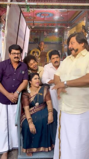 Devipriya Instagram - Vandium perusa irukum paravalaya…. Enathu… train la velukanum…😂😂 @shravandwaraganath @actornathanshyam @kovai_babu007 @devipriya23_official 
.
.
.
#puthuvasantham #puthuvasanthamonsuntv #puthuvasantham_serial #puthuvsatham #pokoda #vadivelu #vedivelucomedy #padithurai_pandi #padithurai_pandi_memes_ #padithuraimemes #padithurai_pandi_memes007 #padithurainanbargal #padithathilpidithathu #réel #reels #reelsinstagram #tamilcinema #tamilcomedy #instagram #todaytrendingreels