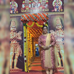 Devipriya Instagram - என் பிறந்தநாளன்று வைகுண்ட ஏகாதசி சொர்க்கவாசல்  தரிசனம்.🙏😇🙏
