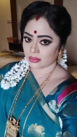 Devipriya Instagram - Not only pottu.Heavy Makeup too. I know I know I know🤣😂🤣😂 Shooting time atrocities 😁😁
My favourite #vijaysethupathi #💞 #crush #forever #goodevening #dearsdarlingsdudes❤️❤️❤️❤️ #devipriya23_official
