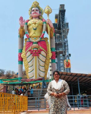 Devipriya Instagram - On my way bk  from yercaud to Chennai visited 
Sri muthumalaimurugan temple
Vazhapadi. Azhagu muruganin darisanam,🙏😇🙏