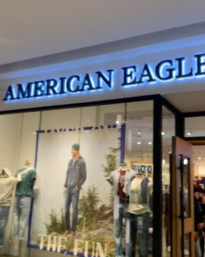 Devon Seron Instagram - A decade of soaring style 🦅
📍One Bonifacio High street 
@americaneaglephilippines 
#AEJeans #AEOPH