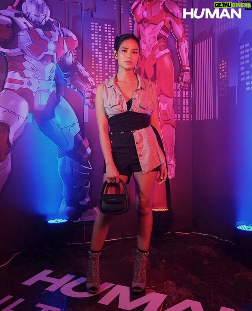 Devon Seron Instagram - HUMAN X ULTRAMAN collaboration on an intergalactic night 🚀⚡️ @human_official #HumanXUltraman #HumanClothingPH