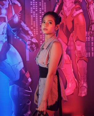 Devon Seron Instagram - HUMAN X ULTRAMAN collaboration on an intergalactic night 🚀⚡️

@human_official 
#HumanXUltraman 
#HumanClothingPH