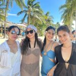 Devon Seron Instagram - Lost in paradise with my heartbeats. 🌴💕