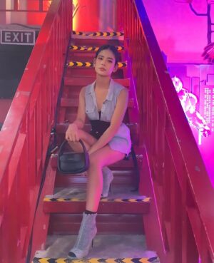 Devon Seron Instagram - HUMAN X ULTRAMAN collaboration on an intergalactic night 🚀⚡️

@human_official 
#HumanXUltraman 
#HumanClothingPH