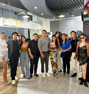 Devon Seron Instagram - Rolled with the stars last night 🎲✨ What a game!
#supersayasuperdali 
#applenapulaapplenaputi
#Fiestafruitgame
#appletoapple