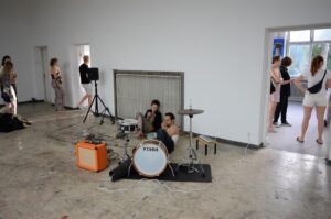 Devrim Lingnau Instagram - Band für einen Tag, Performance, 2022 

w/ @sweet_boi_123 und Fotos von @tony_throwaway