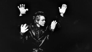 Devrim Lingnau Instagram - 'Cause when love is gone
There's always justice
And when justive is gone
There's always force
And when force is gone,
There's always Mom.
Hi Mom!

Thank you for your art! Luminous, inspiring Laurie Anderson