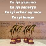 Devrim Yakut Instagram - Benim gurur tablom oldu bu akşam bu tablo.🙏Öğrencilerim ve arkadaşları yazdılar,yönettiler ve yapımcılığını üstlendiler ve alınlarının akıyla bu aşamaya geldiler.Gurur duyuyorum sizinle.Hep böyle üretken,kararlı,hak yemeden,zerafetinizi hiç kaybetmeden yola devam.❤️🙏🧚‍♂️Haaa bu arada filmde ben de varım💃🥰 #günbatımınabirkacgünkala