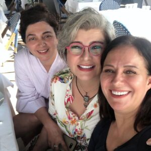 Devrim Yakut Instagram - Birlikte büyümek ve hep gülmek adlı çalışmamız...35 Yıldır bu böyle...♥️🙏@servetpandur @beniandonmez