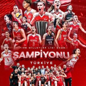 Devrim Yakut Instagram - Güzel kızlar,canım kızlar,yüzümüzü güldürüp,göğsümüzü kabarttınız.Çalışkanlığın,azmin alın terinin bu şahane sonucuyla,hepinizi o güzel alınlarınızdan öperiz.🧿❤️🧿