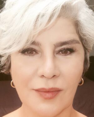 Devrim Yakut Instagram - 2020;Senden öğrendiklerimi yanıma alıp,sana sevgiyle güle güle diyorum.🙏Ve 2021;Öğrendiklerimi unutmadığım bir YENİ yıl olmanı diliyorum.Hepimiz için harika bir yıl olsun🙏♥️🙏