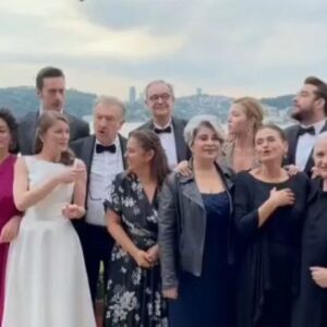 Devrim Yakut Instagram - Bugün sezon finali olabilir,ama elbet bir gün buluşacağız.♥️@kanald @ogm.pictures #CamdakiKız