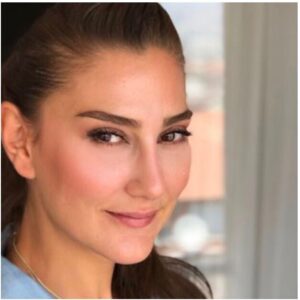Devrim Yakut Instagram - Doğduğun günden beri evimize,hayatımıza kattığın  neşe,eğlence ve ışık için minnet doluyum sana canımın içi.Hepsi daim olsun.Hayat hep ışıltılı günler göstersin sana.İyi ki doğdun.İyi ki🙏🙏🎂🎂♥️♥️🧿🧿🧿🧿🧿🧿