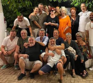 Devrim Yakut Instagram - Bayram yemeği...🙏♥️ @edatokcan @selcukyontem @ercansaatchi @cengizsemercio @bernasemercio @emelmuftuoglu @oktaykaynarca @alperkut @sibelsaatci1 @must1953 #cihanyontem @7bbqbodrum