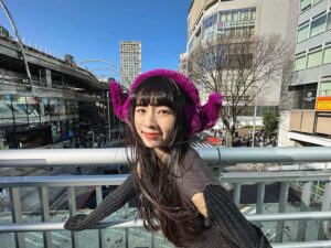 Dewi Chien Instagram - ☀️😈祝我生日快樂～～～～

今年還是一樣期許事業順遂、家庭和樂，
一樣希望愛我跟我愛的人都能健康平安，
一樣希望要繼續幸福知足的過生活就好。🇯🇵 #大衛旅行中