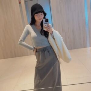 Dewi Chien Instagram - 🧩一月碎片：

1.2.飛了一趟馬來西亞去工作

3.4.剪了一個公主切的新髮型

5.6.過了一天賴先生的生日趴

7.8.打了一些高爾夫的推桿局

#還包了一堆米餅禮盒 #排了一堆米餅開團 #期待新品中