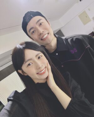 Dewi Chien Instagram - 👀野生眉

賴先生：我們該約野生眉了吧？（愛漂亮第一名）

每當重要節日快來臨前，這位先生都會自己提醒我，眉毛該弄了～頭髮該修了～算是很積極不讓我邋遢的另一半呢🤭

推薦給想要擁有自然根根分明毛流感的人🖤（尤其男生用完會直接變帥，那種沒妝感又自然的帥！

#野生眉 #眉毛雕塑 #紫星星毛流調整術 #至少一季做一次