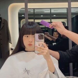 Dewi Chien Instagram - 🧩一月碎片：

1.2.飛了一趟馬來西亞去工作

3.4.剪了一個公主切的新髮型

5.6.過了一天賴先生的生日趴

7.8.打了一些高爾夫的推桿局

#還包了一堆米餅禮盒 #排了一堆米餅開團 #期待新品中