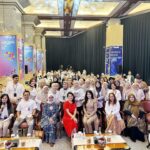 Dewi Lestari Instagram - Merayakan World Book Day 2024 bersama @bank_indonesia Jakarta. Berlangsung 3 hari pameran yang keren banget, diisi mulai dari booth penerbit, stationery, handicraft, sampai makanan. Panggung juga dimeriahkan oleh berbagai talkshow, termasuk bincang-bincang seru saya dengan Fani @farhannisasm dengan penonton luring maupun daring yang sama-sama antusiasnya. Ditutup dengan nyanyi lagu-lagu ciptaan sendiri. Ihiy! 😘 Sempat juga berkeliling ke booth di pameran. Ada buku tertua di dunia lho, yang ternyata berupa buku atlas! 😱 Ada di museum Bank Indonesia lho 👍 Terima kasih atas kesempatannya berbagi, tim perpus Bank Indonesia Jakarta. Semoga perayaan World Book Day berikutnya lebih meriah lagi 🥳 #WorldBookDay #BankIndonesia #EventDee