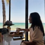 Dewi Lestari Instagram - I spent my first few days in Muscat just exploring the city life. I was lucky to find some Indonesian friends in town. Had coffee & breakfast over the beach side with Saras and her Omani husband, Ayman (plus baby Zizi ❤️). Spent almost a whole day with the lovely couple Isni & Alex, who both happened to be my book readers ☺️ Had a chance to visit Alex & Isni’s house and see some of the Muscat’s gorgeous residential areas. Masih gak habis fikri dengan alam Oman yang ajaib ini. Muscat seperti dibentengi gunung batu—aneka model dan bentuk—bahkan di dalam kompleks perumahan sekalipun, “pagar” gunung nyaris tak pernah absen. Pengalaman ke Souq Muttrah juga gak kalah unik (slide 9). Begitu melihat muke-muke Asia yang masuk pasar, babang-babangnya tiba-tiba langsung switch dari bahasa Arab ke: “Murah, murah, satu rial, satu rial!” Alumnus Duolingo semua nih gw rasa! 😳 For me, the most fascinating part in traveling is the human connection—listening to their stories, jokes, small talks. Happy to experience a taste of it in Muscat ❤️ Thank you Isni @saraswatisaumi & Saras @saraszzle, and both of your families, for your time and hospitality 😘 #Muscat #Oman #SouqMuttrah