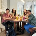 Dewi Lestari Instagram - Ketika “Akar” dan “Kita dan Mereka” bertemu, kolaborasi apa yang kira-kira akan terjadi? Agustinus Wibowo and I crossed path during London Book Fair back in 2019. Instantly, I knew we would become good friends. Sebagai sesama penulis, meski dari genre berbeda, saya mengagumi dedikasi dan kesungguhan Agus dalam riset dan berkarya. Sebuah perjumpaan seru sekaligus rapat kerja yang produktif bersama Agus plus tim Wesgo—Hassan dan Lia. Nantikan tanggal mainnya! 😘