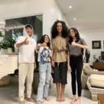 Dewi Lestari Instagram - Setelah tahunan saling mengenal sekilas pintas, baru tahun lalulah, ketika saya sedang promo single “Berduka” lalu diundang menjadi bintang tamu di kanal podcast-nya, Roov, saya berkesempatan mengenal Hilbram Dunar dengan lebih baik. Ternyata anak-anak kami berteman karib. We then had a chance to invite The Dunars for dinner at home. Keluarga kami ada kemiripannya, mulai dari usia kami yang tak beda jauh, usia anak-anak kami, dan jumlah anak yang sama-sama dua, cowok dan cewek. My heart broke when I heard the news that Hilbram Dunar had passed away. Like Reza, he also left at a young age. My prayers for Denny, Via, dan Ranu. Kiranya kenangan dan cinta kasih beliau menjadi nyala lilin yang dapat menerangi pada hari-hari tergelap. I will always remember Hilbram Dunar as this warm personality, a loving family man, and a passionate professional who were dedicated in his work and art. So long, Hilbram. Have a peaceful journey, my friend. #HilbramDunar