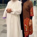 Dewi Lestari Instagram - A night with @artoflivingid and Gurudev Sri Sri Ravi Shankar. It was a concise night of wisdom, talk, and meditation. Reza Gunawan used to be an interpreter for Gurudev many, many years ago. Last night, I felt I was there on Reza’s behalf as well. It was great to meet like-minded friends in the crowd as well (makasih Dhitya dan Sasa udah menemani ☺️). Thank you again @artoflivingid for this opportunity 🙏❤️