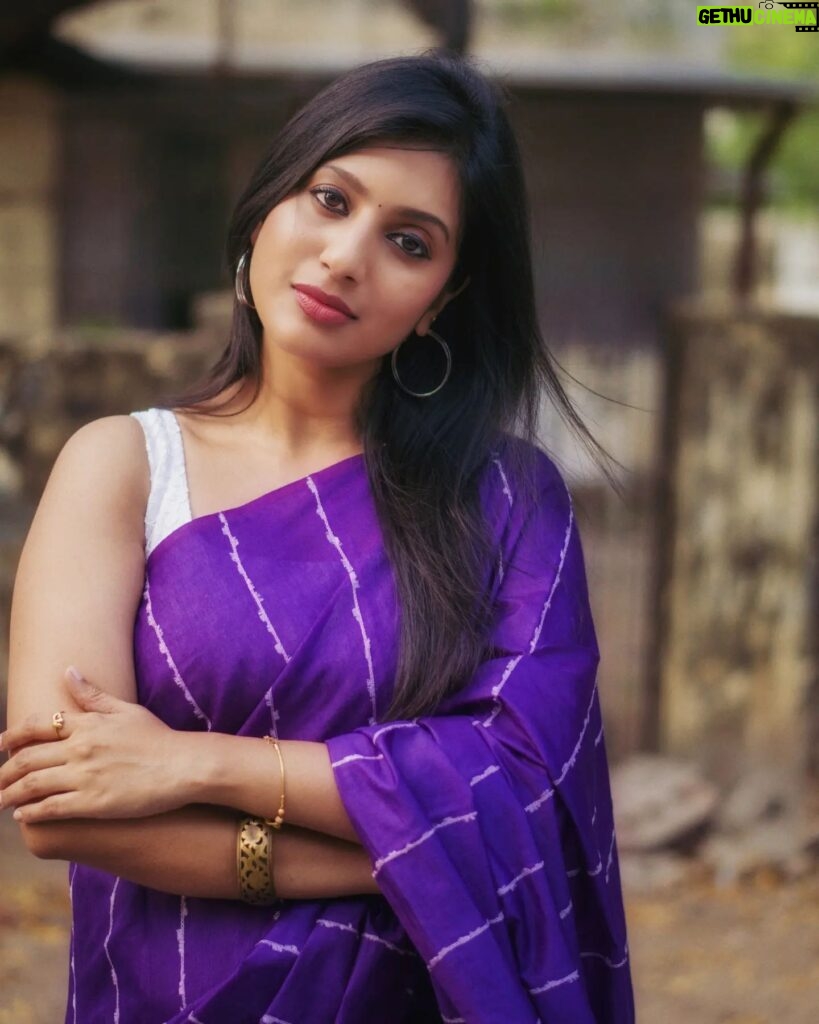Dhanalakshmi Saminathan Instagram - I 💜 You Comment your favourite 1,2,3,4,5 🙈😍 Saree : @askcouturesaree Shot by : @tru_the_lens_with_monk . . . #purple #sareelove #sareeseries #photography #photoshoot #photoframes #picoftheday #ootd #photooftheday #photogram #portrait #sareestyling #love #featured #fyp #dhanasaminathan