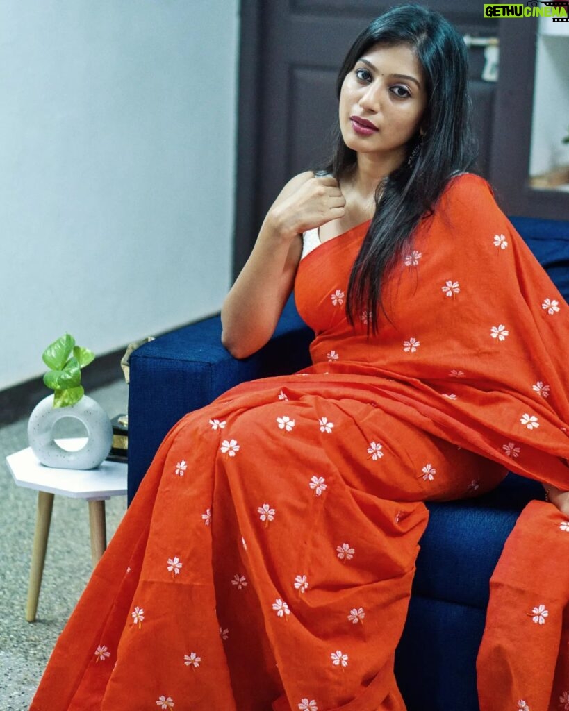 Dhanalakshmi Saminathan Instagram - When you are the main character of your life, insta algorithm doesn't matters;) Saree: @askcouturesaree Shot by : @tru_the_lens_with_monk . . . #instagood #instapost #instadaily #outfit #photooftheday #picoftheday #trending #featured #explorepage #tamil #orange #sareestyling #saree #sareeseries #dhanasaminathan #anu