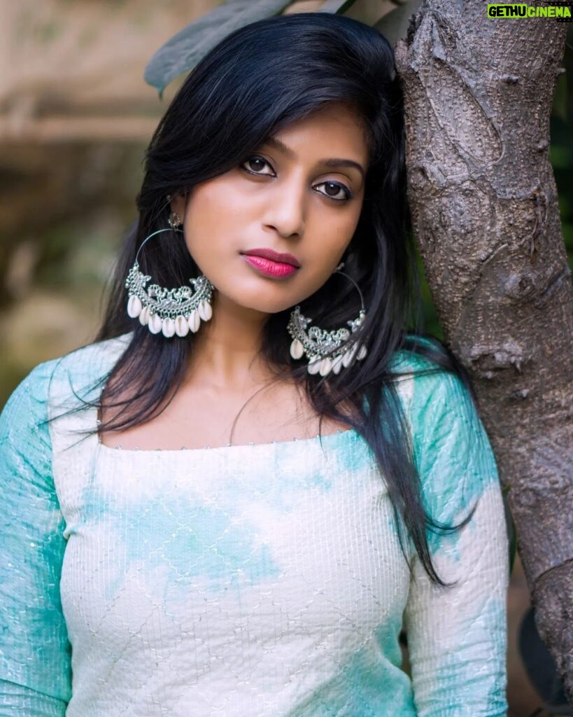 Dhanalakshmi Saminathan Instagram - தத்தி தாவுது மனமே வா அழகே🌙 Kurta : @label_tawakkul Shot by : @tru_the_lens_with_monk Earrings: @meeshoapp . . . #instagood #instadaily #instapost #ootd #ootdfashion #salwars #kurti #kurta #fashionista #fashionvlog #stylewithme #dress #dressup #explorepage #dhanasaminathan #anu
