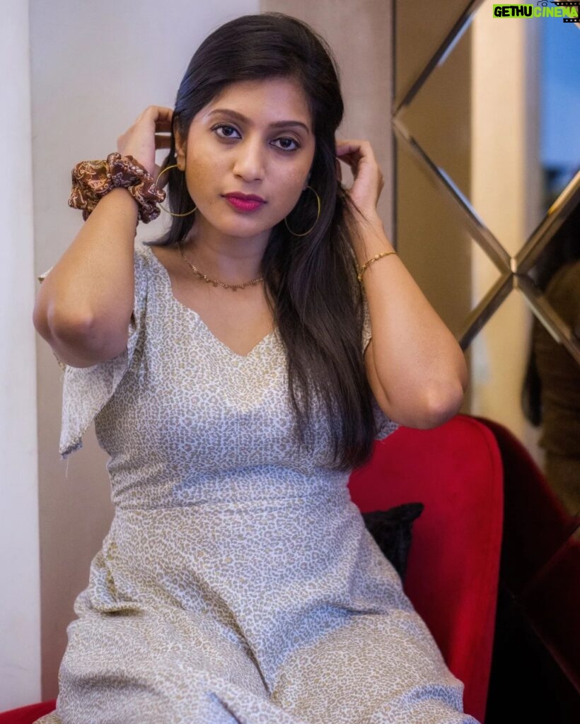 Dhanalakshmi Saminathan Instagram - 🤍 Shot by : @tru_the_lens_with_monk Outfit: @label_tawakkul . . . #instapost #instadaily #ootd #ootdfashion #outfit #dressup #collab #collaboration #messyhair #fashionvlog #fashionista #stylingseries #styling #featured #fyp #explorepage #explore #exploremore #scrunchies #scrunchie #dhanasaminathan #dhana #dhanaanu