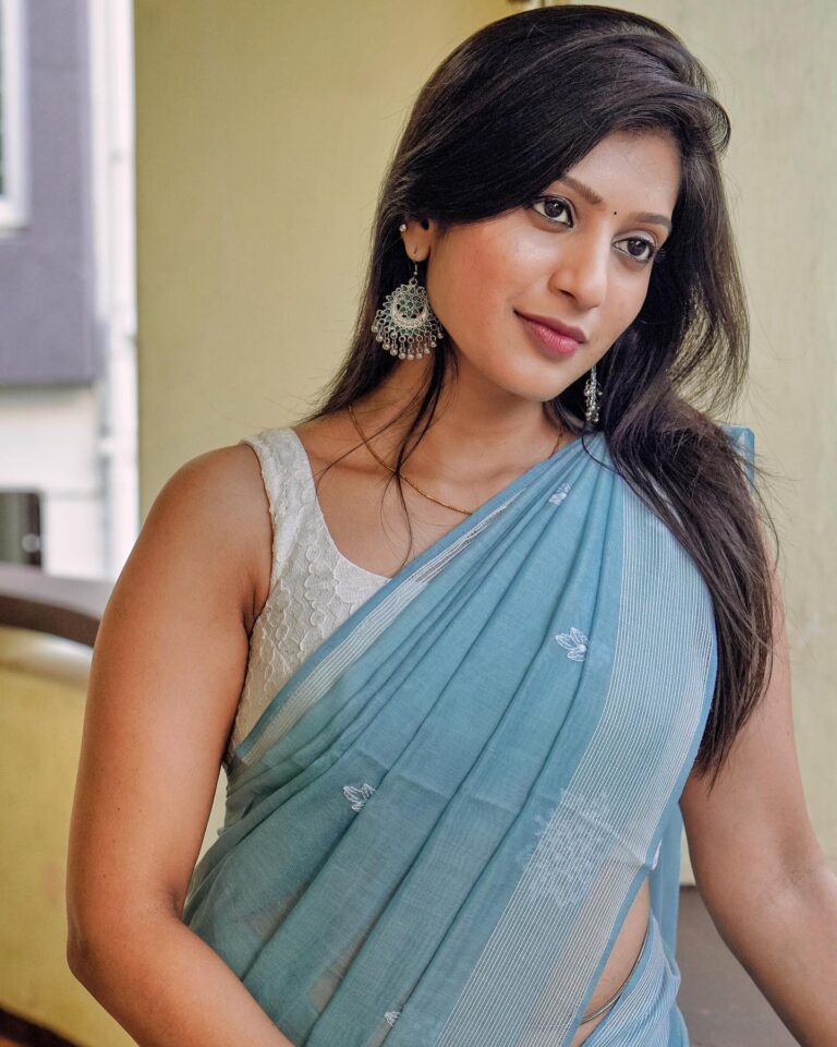Dhanalakshmi Saminathan Instagram - World Saree Day✨🥻 Saree by : @askcouturesaree Shot by : @style_with_abi . . . #worldsareeday #saree #sareelove #portrait #foryou #picoftheday #ootd #ootdfashion #actress #explorepage #tamil #tamilstatus #sixyardsofelegance #sareefashion #dhana #dhanasaminathan
