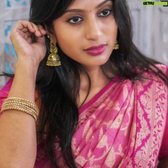 Dhanalakshmi Saminathan Instagram - 🥰 Blouse : @label_tawakkul Shot by : @tru_the_lens_with_monk . . . #instagood #instareels #reelsinsta #reelsviral #viralvideos #viralaudio #trending #transitionreels #trendingsongs #trendingnow #love #featured #exploremore #tamilcinema #tamil #tamilstatus #tamilmemes #fashionista #sareestyling #dressup #sareelove #pinksaree #blouse #blousedesigns #reels #dhanasaminathan #anu