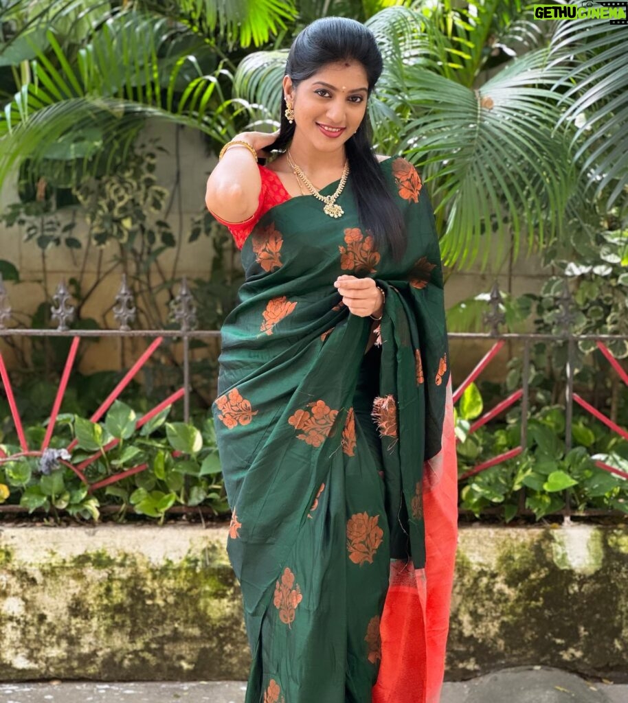 Dhanalakshmi Saminathan Instagram - Day 2 Pongal outfit 🫠🥰🌾🎋🐚 Makeup: @karthikmakeupartist Hairdo: @priyabalakrishnan1115 Saree: @pothysofficial #pongal #outfit #pattusaree #silk #silksarees #fyp #explore #tamil #tamilmemes #tamilstatus #dhana #dhanasaminathan