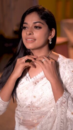 Dharshana Ashokan Instagram - Costume - @hafsaaddotcom ❤️
#kana #zeetamil #goldenmomentsawards2023