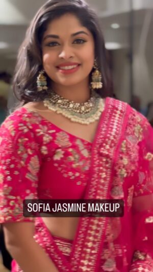 Dharshana Ashokan Instagram - Actress Dr.Dharshana Ashokan’s engagement makeover .
#actressdharshana #zeetamilserial #zeetamil #engagementmakeup #coimbatoremakeupartist #mangaloremakeupartist #bangaloremakeupartist #hyderabadmakeupartist #chennaimakeupartist #keralamakeupartist #neethaaneenponvasantham #kanaa