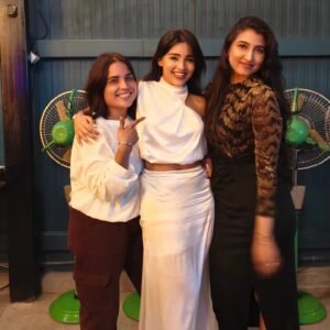 Dharshna Sripal Instagram - 🥂🫶