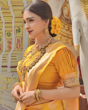 Dharshna Sripal Instagram - #swipe Can't take my eyes of these jewels ✨😍

Check these exquisite pieces out and loads more at @new_ideas_fashions ✨