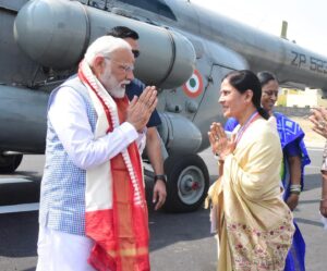 Dhrriti Saharan Reddy Instagram - Mom @manjusree_jaipalreddy_patlolla as the FIRST CITIZEN of Sangareddy District receiving our beloved Prime Minister Shri Narendra Modi Garu @narendramodi upon his arrival in Sangareddy! Along with @kondasurekha garu… 
#jaitelangana #jaibharat 
.
.
#narendramodi #manjusreejaipalreddy #sangareddydistrict