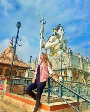 Dhrriti Saharan Reddy Instagram - Comment a 🙏🏻 if you are a Shiv Bhakt! 
🙏🏻 #omnamahshivay 
.
.
.
#DS🦋 #DhrritiSaharan