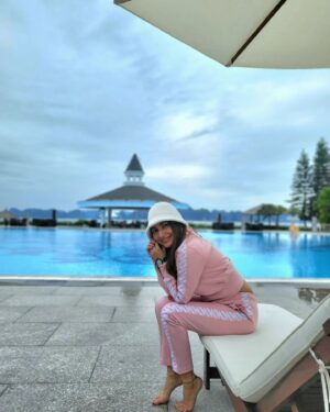 Dhrriti Saharan Reddy Instagram - Say Hello to this Gorgeousness @vinpearl.official at Halong Bay ❤️
Swipe to see my Room View 😍
Wearing : @superdry 
Watch : @bulgari 
Bag : @marcjacobs 
#DS🦋 #DhrritiSaharan #halongbay #vietnam