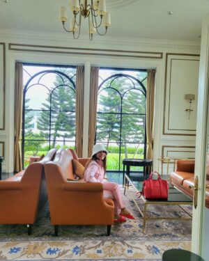 Dhrriti Saharan Reddy Instagram - Say Hello to this Gorgeousness @vinpearl.official at Halong Bay ❤️
Swipe to see my Room View 😍
Wearing : @superdry 
Watch : @bulgari 
Bag : @marcjacobs 
#DS🦋 #DhrritiSaharan #halongbay #vietnam