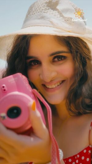 Dhrriti Saharan Reddy Instagram - How’s your Sunday looking? 😇
@navika_kotia sure looks like she’s stealing hearts and melting screens 🫠😍♥️
with her infectious smile and playful charm. 🥰
Catch her live at 9:30pm today with the entire cast of Baatein!!! 
Baatein Music Video is out now on our official YouTube channel 🙌🏻 www.youtube.com/dhrritisaharan
Link in bio ✔
.
.
.
#soultunes #baatein #dhrritisaharan #tanmay 
#newmusic #newsingle #newrelease #musicvideo 
#outnow #spotify #applemusic 
#explore #fyp #popmusic #indiemusic #dhrriti #songwriter #love #lovesong 
#music #song #couples #relationships 
#artist #newartist #musician #musicoftheday #musicfans