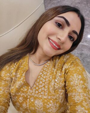Dhrriti Saharan Reddy Instagram - Nose Pierce Karwa Loon???
What Say???
Mann toh bohot Hai waise !!! 🥰
#DS🦋 #DhrritiSaharan
.
.
#Hyderabad