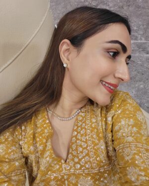 Dhrriti Saharan Reddy Instagram - Nose Pierce Karwa Loon???
What Say???
Mann toh bohot Hai waise !!! 🥰
#DS🦋 #DhrritiSaharan
.
.
#Hyderabad